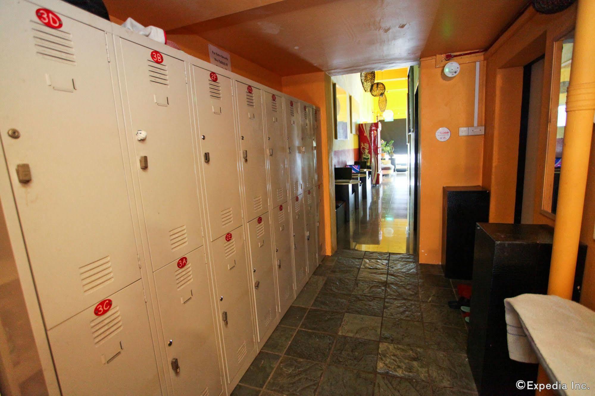 Moni Gallery Asrama *